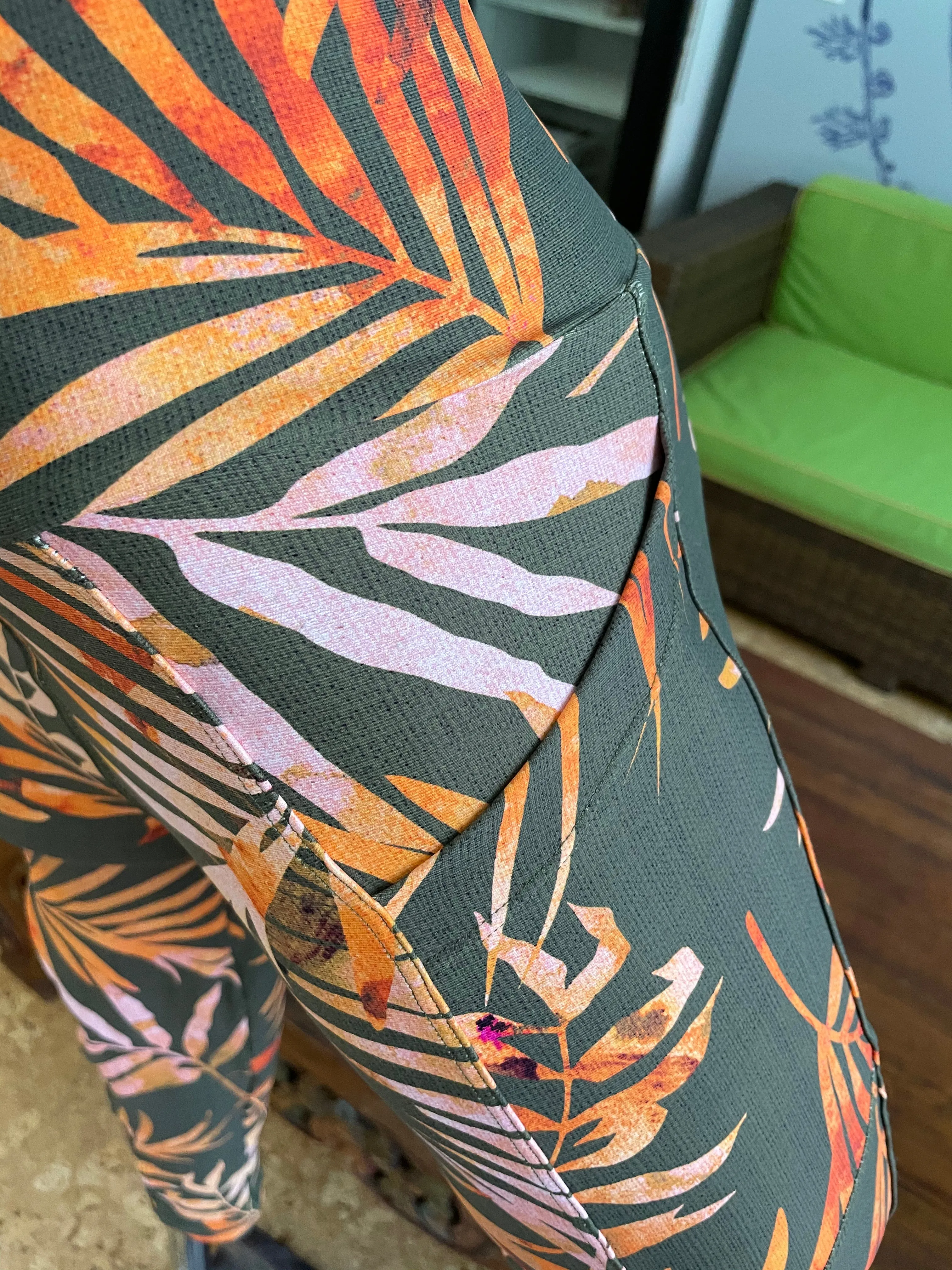 [Lilikoi Wear] Bottoms: NEW *2021* Capri Leggings with Pockets