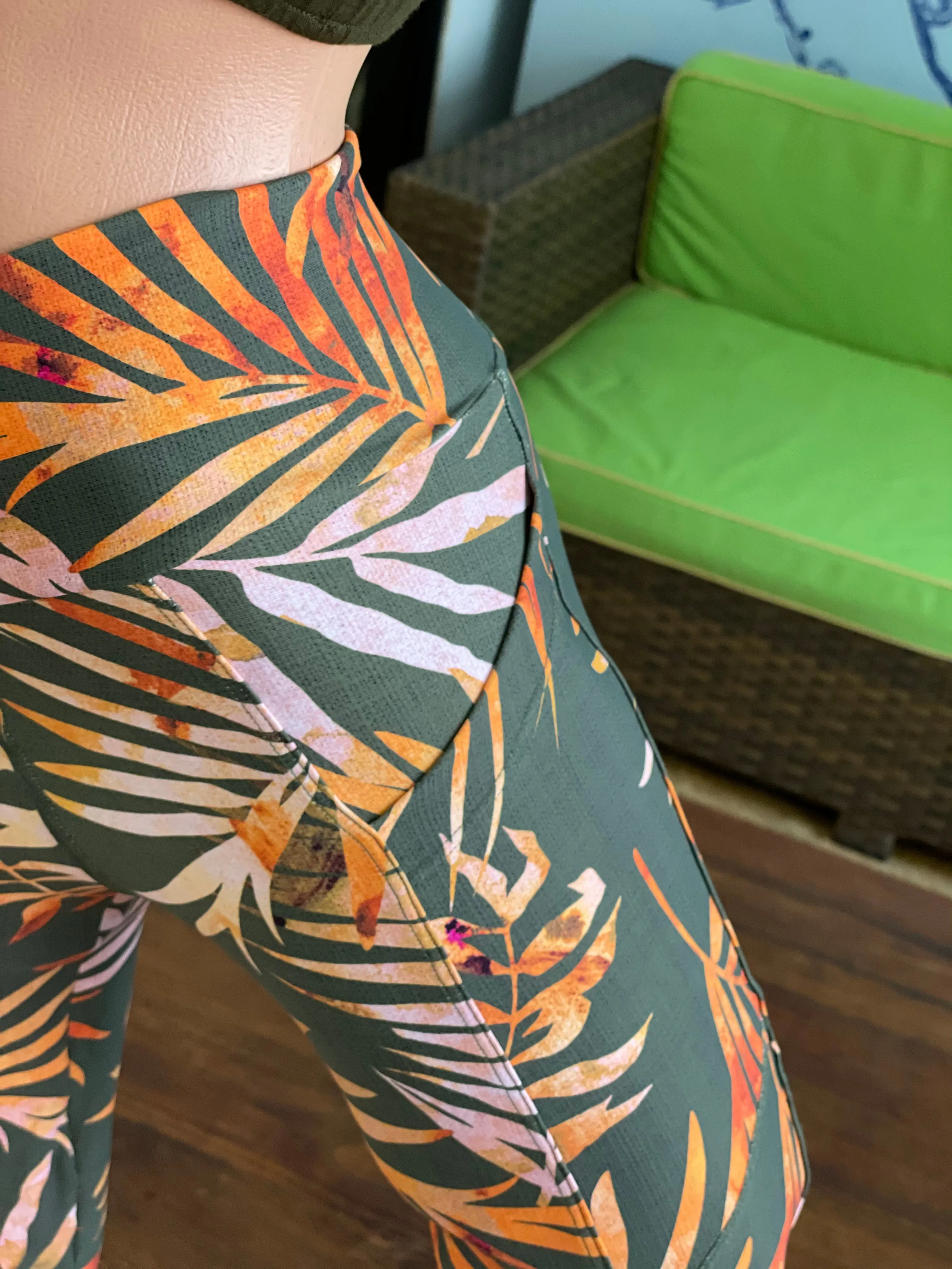 [Lilikoi Wear] Bottoms: NEW *2021* Capri Leggings with Pockets