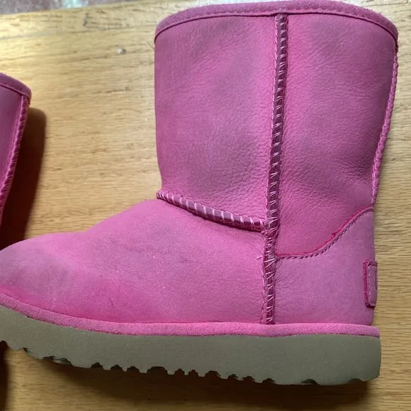 UGGKids Girl's Classic Short II Waterproof Pink Azalea 9 Toddler M