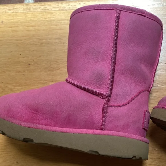 UGGKids Girl's Classic Short II Waterproof Pink Azalea 9 Toddler M