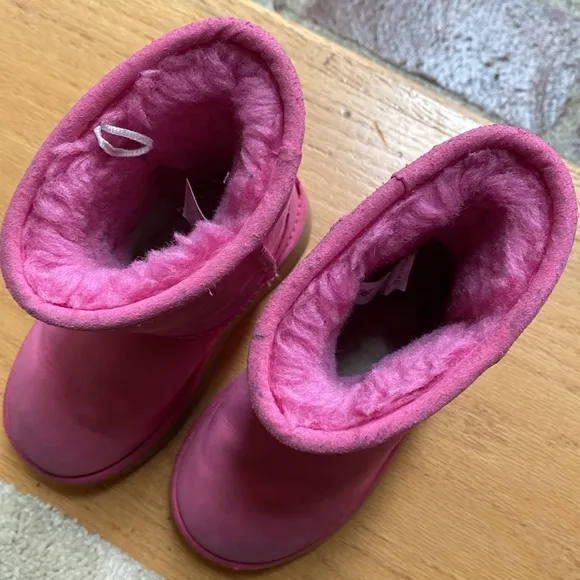 UGGKids Girl's Classic Short II Waterproof Pink Azalea 9 Toddler M