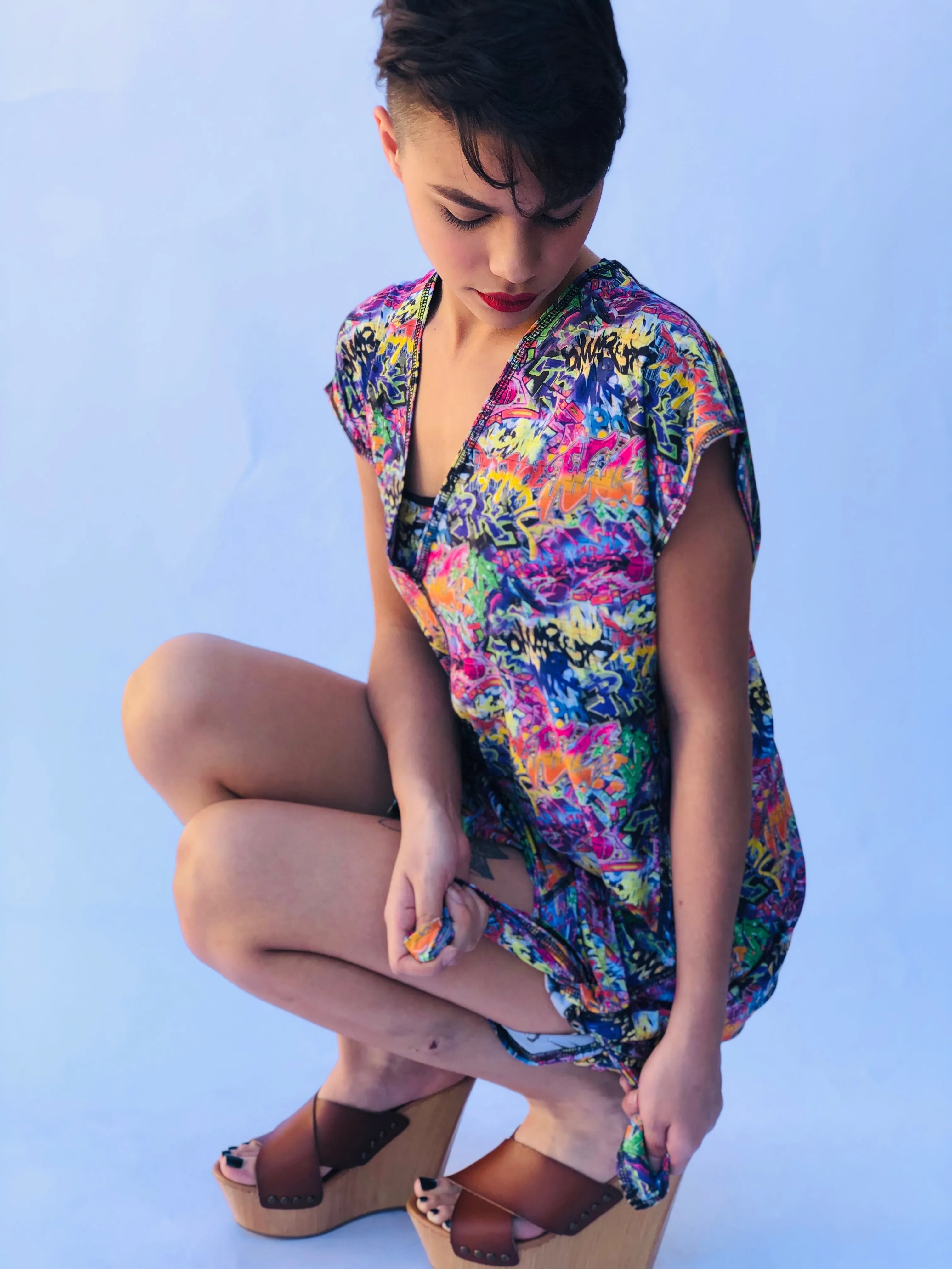 V NECK SIDE SLIT DRESS GRAFFITI/BUNS OF STEEL